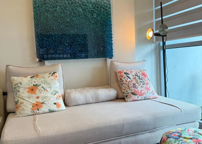Spacious 1br With Seaview & Pool View Near Okada, Moa & Airport Manila