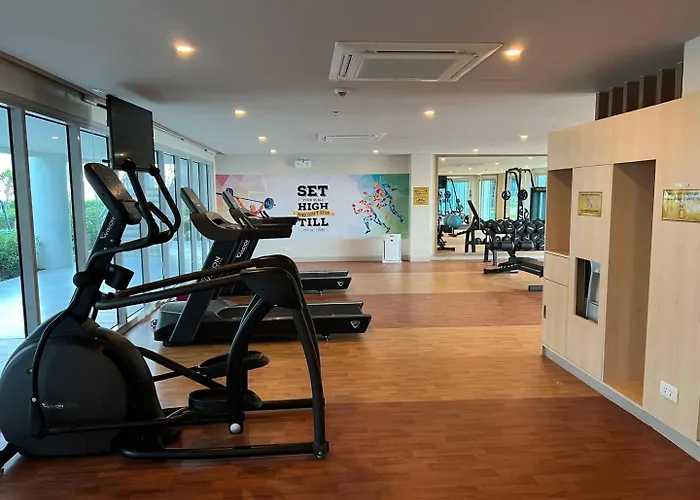 Spacious 1br With Seaview & Pool View Near Okada, Moa & Airport
